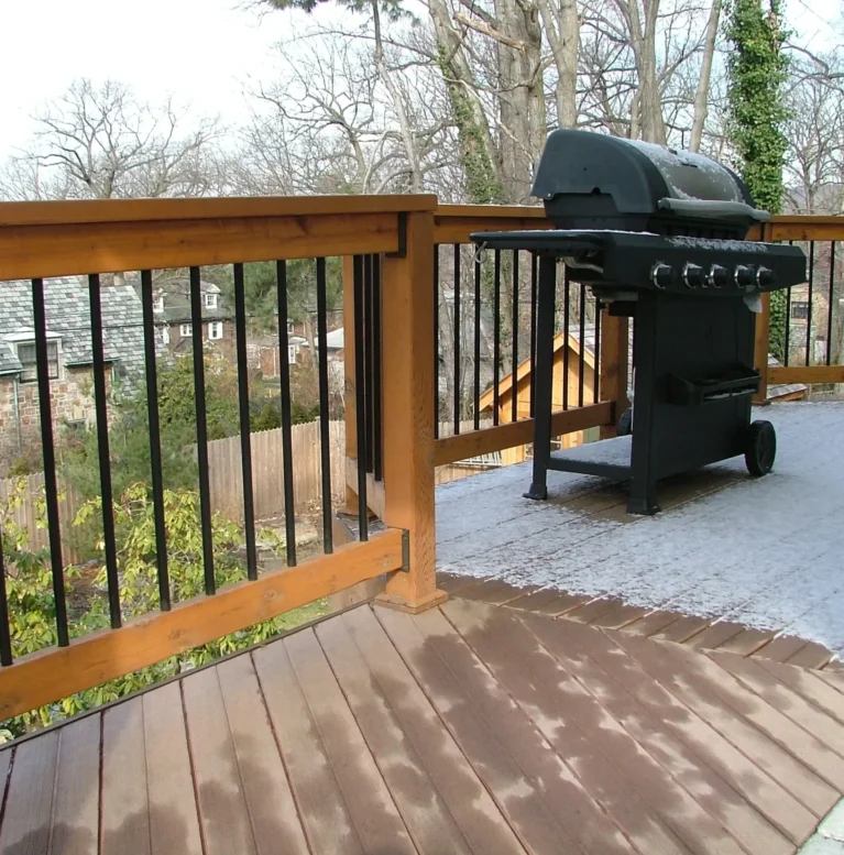 Custom-wood-railing-w-alum-balusters-scaled