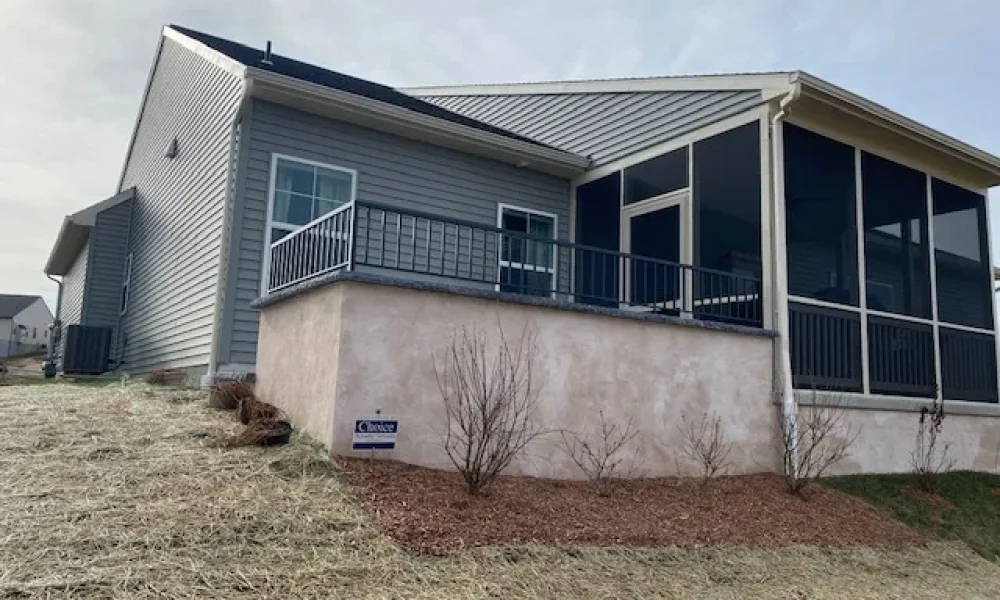 Custom-Alum-Railing-blk-feature-