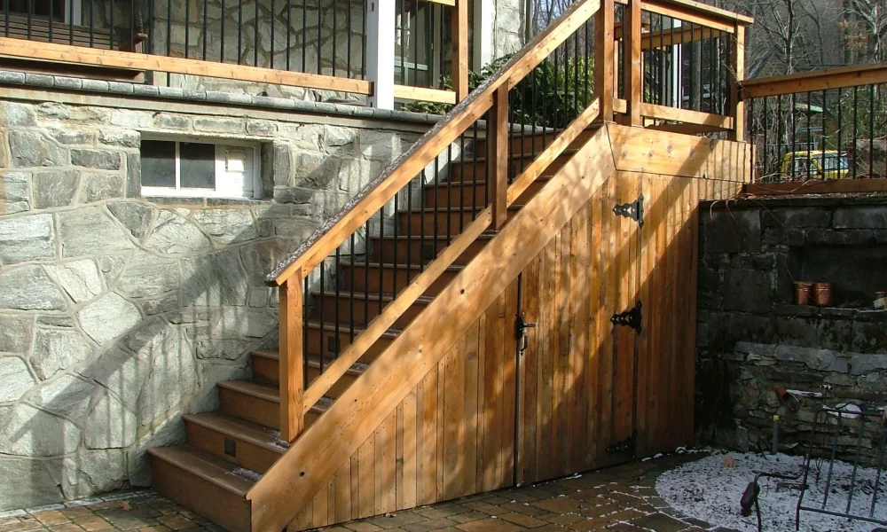 Custom-wood-railing-w-alum-balusters-4-scaled