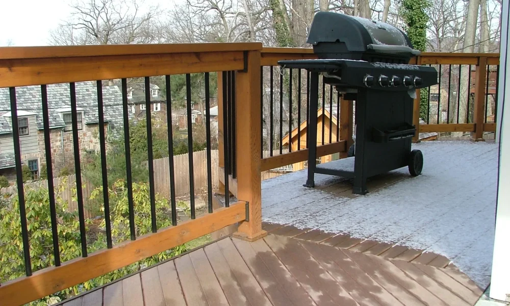 Custom-wood-railing-w-alum-balusters-scaled